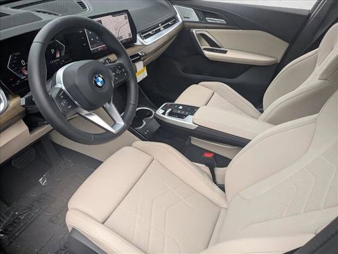 Used 2025 BMW X1 xDrive28i w/ Premium Package image 3