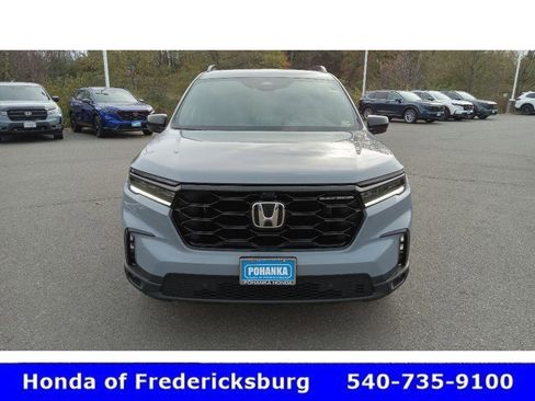 Certified 2025 Honda Pilot Black Edition image 7