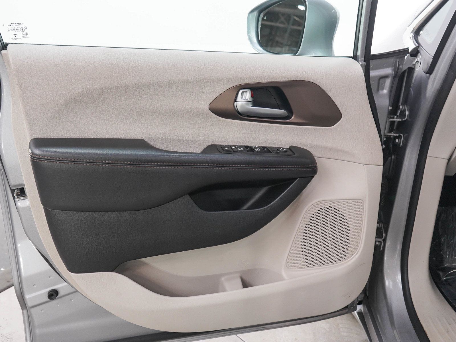 Used 2017 Chrysler Pacifica Touring-L Plus FWD image 21