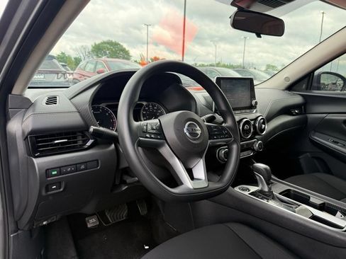 Used 2024 Nissan Sentra SV FWD image 10