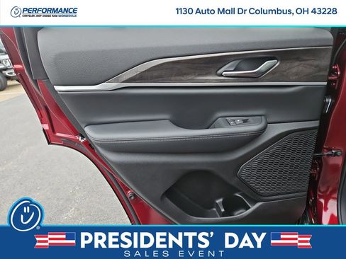 New 2026 Jeep Grand Cherokee Altitude image 14