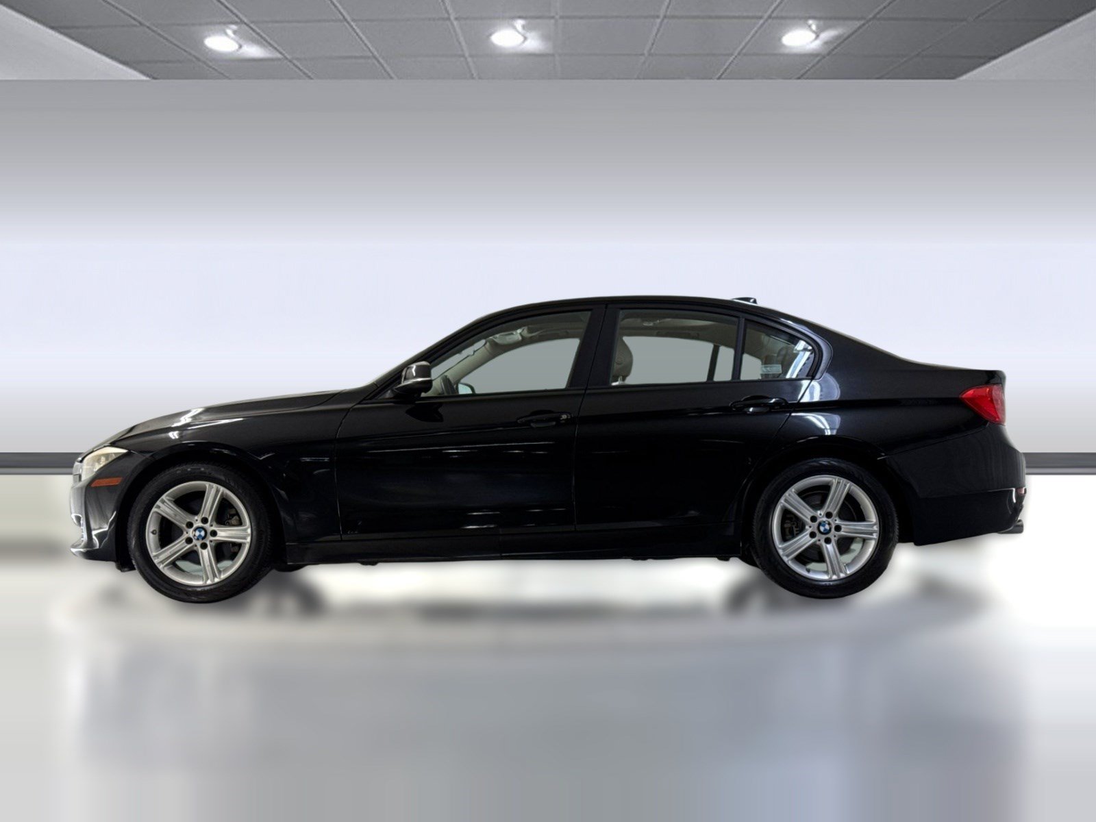 Used 2013 BMW 320i Sedan RWD image 2