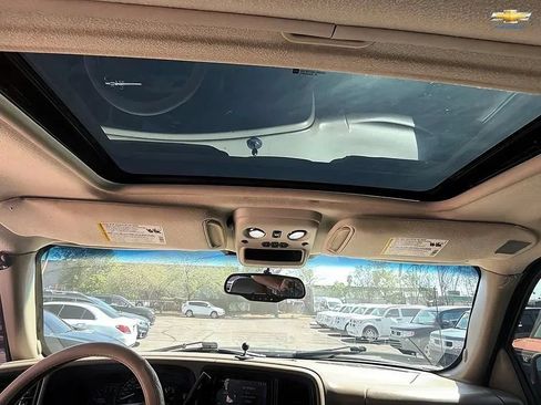Used 2004 Chevrolet Avalanche 2500 w/ Preferred Equipment Group AWD/4WD image 37
