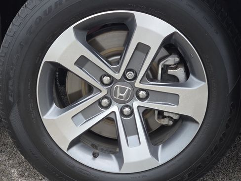 Used 2025 Honda Pilot EX-L image 12