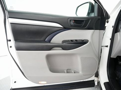 Used 2018 Toyota Highlander Plus image 46