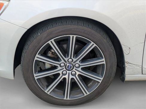 Used 2018 Volvo S60 T5 Inscription image 9
