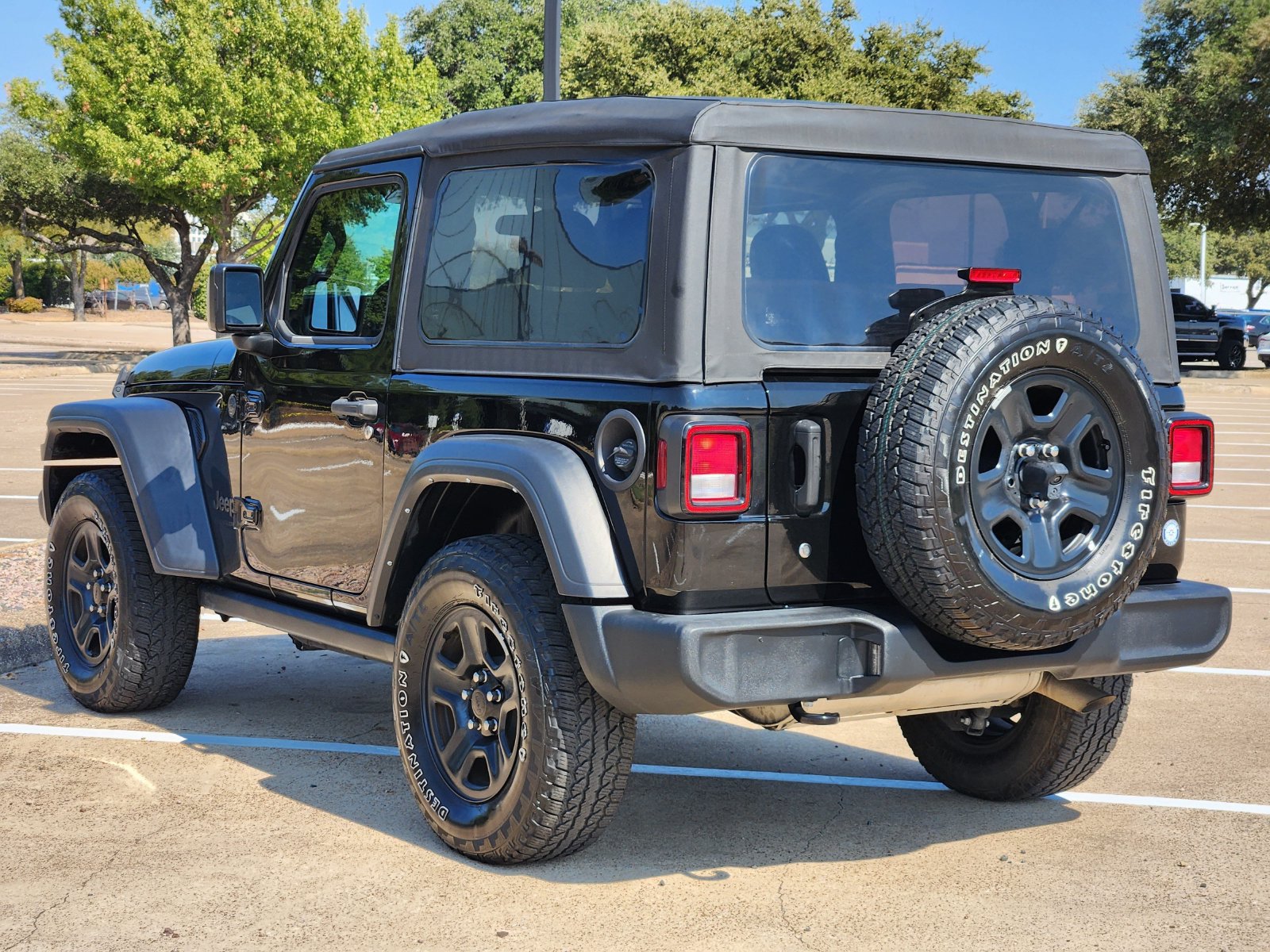 Used 2023 Jeep Wrangler Sport AWD/4WD image 4