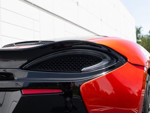 Used 2018 McLaren 570S RWD image 16
