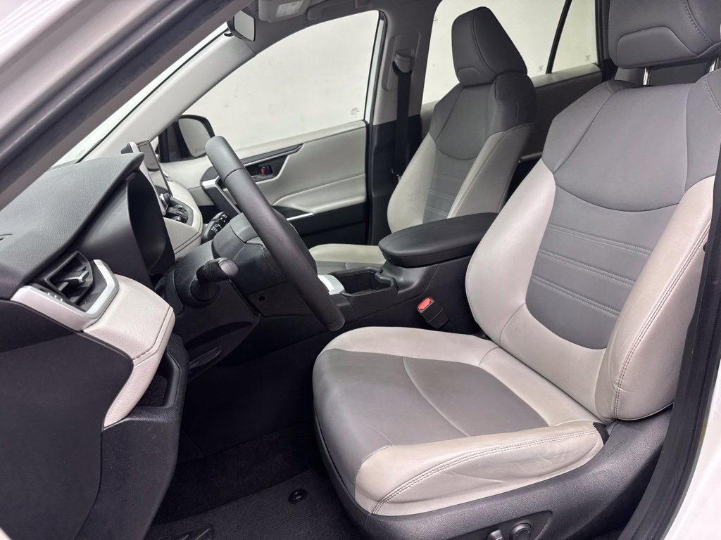 Used 2023 Toyota RAV4 XLE Premium FWD image 13