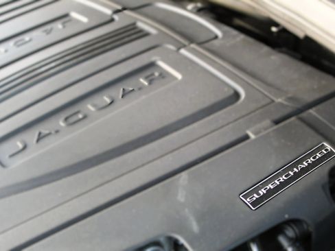 Used 2017 Jaguar F-PACE Premium image 9