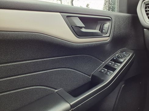 Used 2022 Ford Escape SE image 17