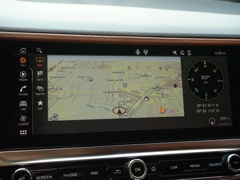 Used 2022 Bentley Flying Spur Plug-In Hybrid AWD/4WD image 15