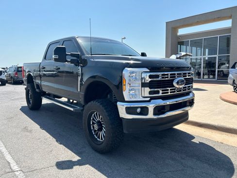 Used 2024 Ford F250 XLT w/ FX4 Off-Road Package AWD/4WD image 3