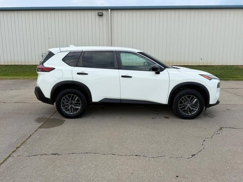 Used 2021 Nissan Rogue S FWD image 2