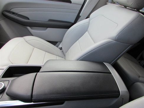 Used 2013 Mercedes-Benz ML 350 4MATIC image 24