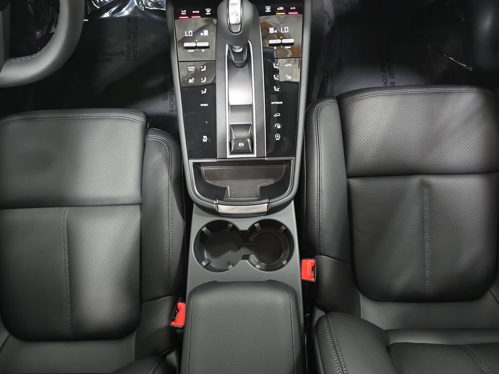 Certified 2026 Porsche Macan AWD/4WD image 20