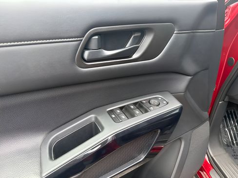Certified 2024 Nissan Pathfinder SV FWD image 16