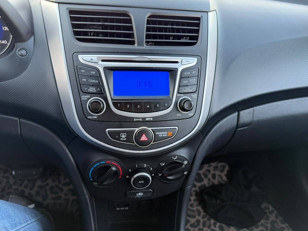 Used 2012 Hyundai Accent GS FWD image 22