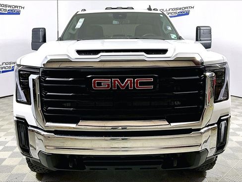 Used 2025 GMC Sierra 2500 Pro image 2