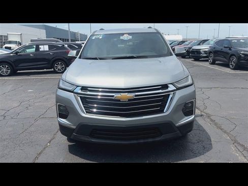 Used 2023 Chevrolet Traverse LT FWD image 3