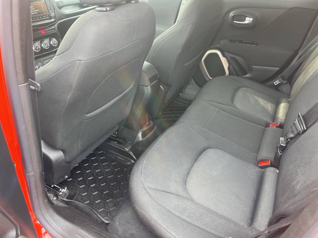 Used 2015 Jeep Renegade Latitude AWD/4WD image 33