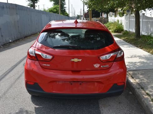 Used 2018 Chevrolet Cruze Premier FWD image 6