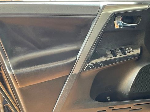 Used 2018 Toyota RAV4 SE w/ Power Extra Value Package image 16