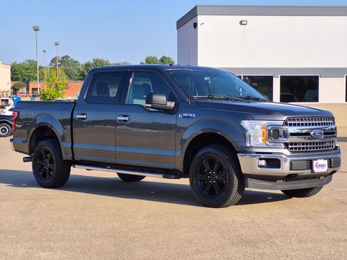 Used 2018 Ford F150 XLT w/ Equipment Group 302A Luxury AWD/4WD image 3
