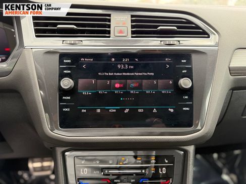 Used 2022 Volkswagen Tiguan SEL R-Line AWD/4WD image 17