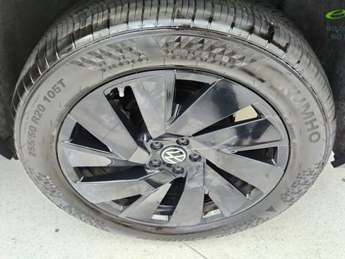 Used 2024 Volkswagen Atlas Cross Sport SE w/ Black Wheel Package image 55