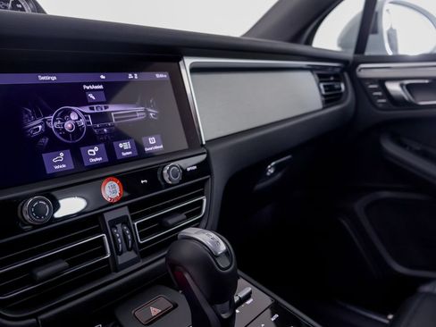Certified 2026 Porsche Macan AWD/4WD image 26