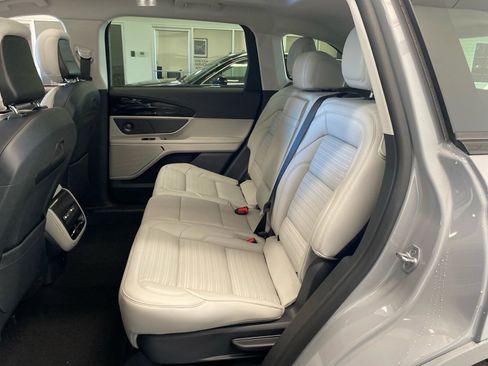 Used 2026 Lincoln Nautilus Reserve image 9