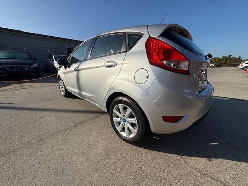 Used 2013 Ford Fiesta SE image 4
