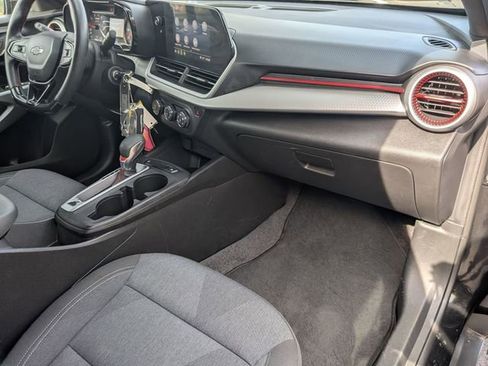 Certified 2024 Chevrolet Trax RS image 37