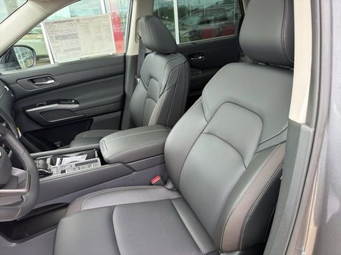 New 2026 Nissan Pathfinder SL FWD image 9