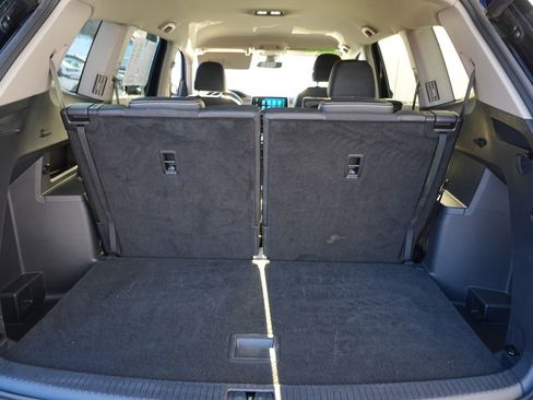 Used 2025 Volkswagen Atlas SE image 27