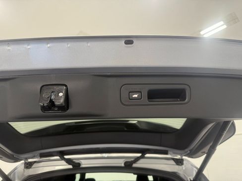 Used 2025 Honda Pilot TrailSport image 37