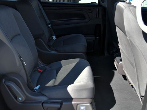Used 2018 Honda Odyssey LX image 39