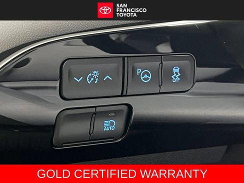 Certified 2022 Toyota Prius LE FWD image 32