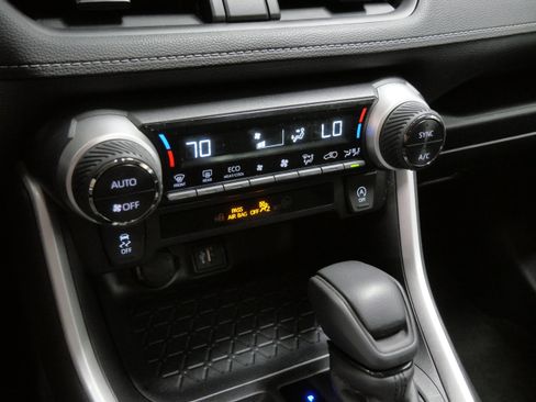 Certified 2025 Toyota RAV4 XLE FWD image 24