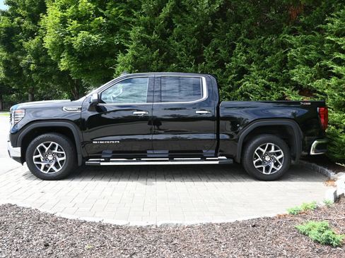 Used 2023 GMC Sierra 1500 SLT w/ SLT Premium Package AWD/4WD image 2