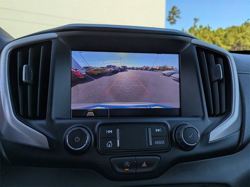 Used 2024 GMC Terrain SLT image 15