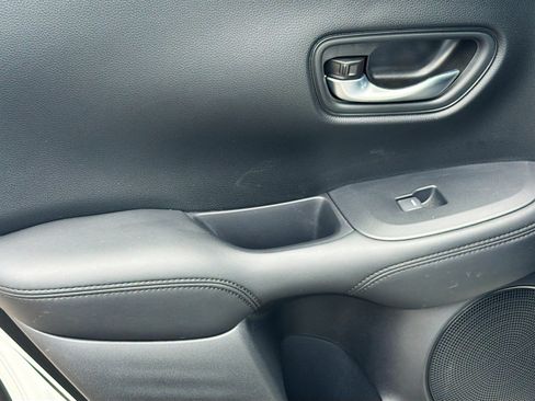 Used 2025 Honda HR-V LX image 22