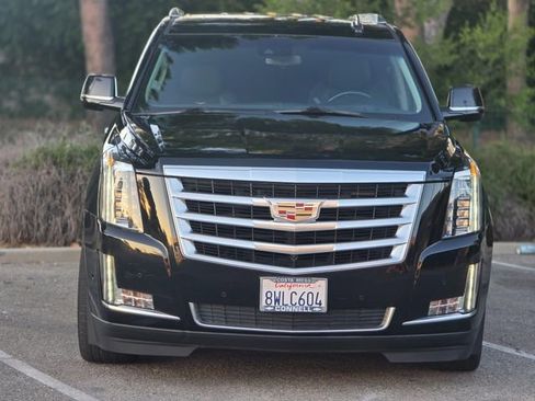 Used 2018 Cadillac Escalade ESV Luxury RWD image 31