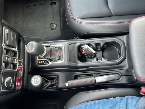 Used 2022 Jeep Gladiator Rubicon w/ Cold Weather Group AWD/4WD image 13