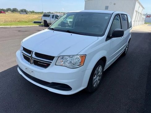 Used 2017 Dodge Grand Caravan SE FWD image 4