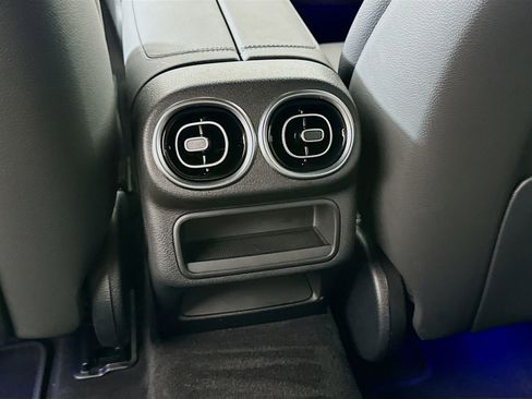 Used 2025 Mercedes-Benz GLC 300 image 26