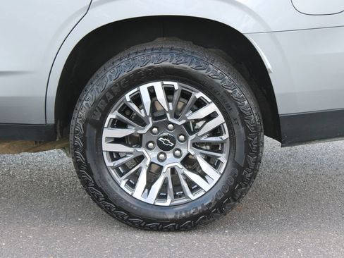 Used 2025 Chevrolet Tahoe Z71 w/ Comfort Package AWD/4WD image 19