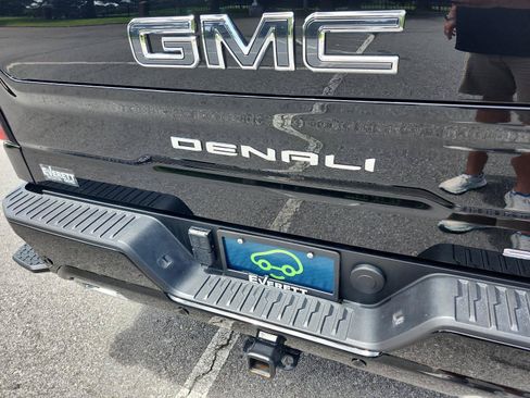 Certified 2026 GMC Sierra 1500 Denali Ultimate AWD/4WD image 4