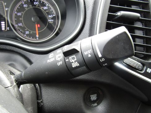 Used 2019 Jeep Cherokee Latitude Plus image 29